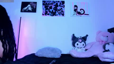    im expecting 300 thumbs up on my altar online show from May 14, 11:22 pm