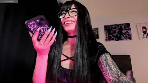    im expecting 300 thumbs up on my altar online show from June 23, 11:14 pm