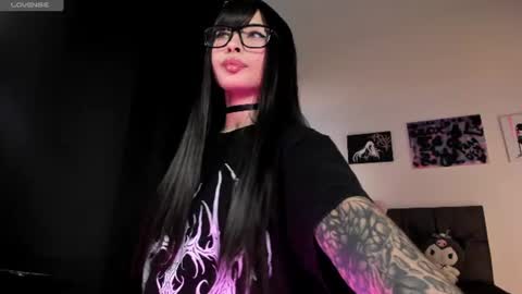    im expecting 300 thumbs up on my altar online show from June 24, 10:31 pm