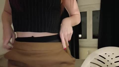 Snapshot of satin_sin chatting on February 22, 6:39 pm Lori online show from February 22, 6:39 pm