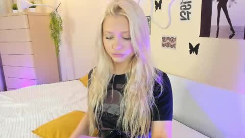 satinpresence online show from May 29, 5:27 am