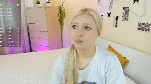 satinpresence online show from May 31, 5:04 am