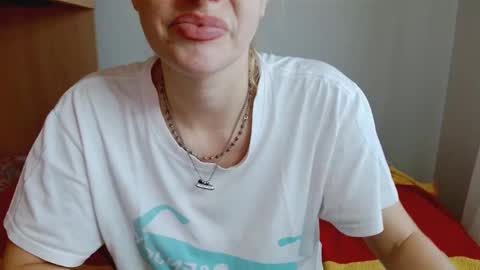 Snapshot of satinqueen90 chatting on November 15, 10:23 am Satinqueen90 online show from November 15, 10:23 am