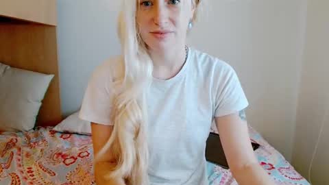 Snapshot of satinqueen90 chatting on December 2, 9:14 am Satinqueen90 online show from December 2, 9:14 am