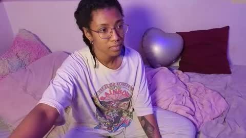 Snapshot of saturno_vibes chatting on February 18, 8:43 am saturno_vibes online show from February 18, 8:43 am