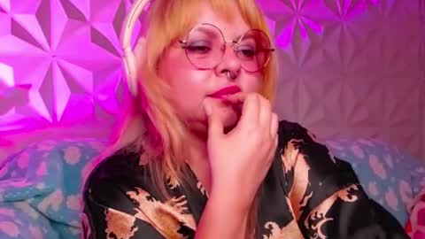 Gina George online show from October 16, 12:00 am