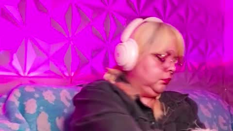 Gina George online show from October 17, 1:31 am