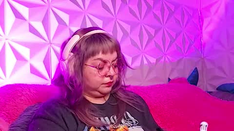 Gina George online show from November 7, 2:00 am