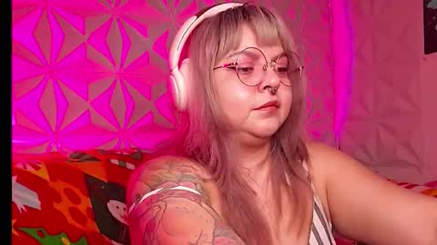 Gina George online show from December 21, 1:24 am