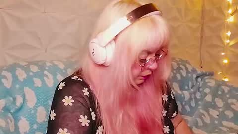 Gina George online show from June 12, 1:15 am
