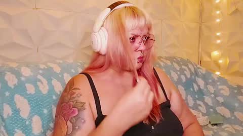 Gina George online show from June 13, 2:20 am