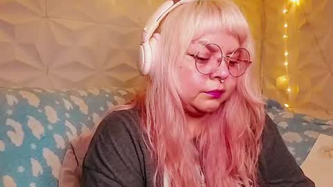 Gina George online show from June 14, 2:35 am
