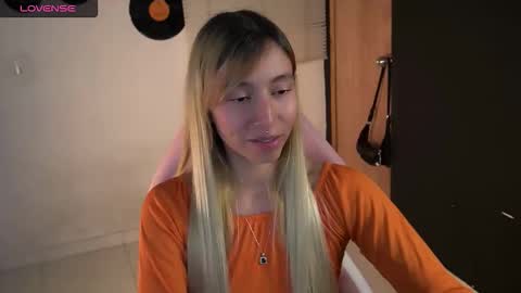 I AM JENN  online show from June 7, 2:16 am