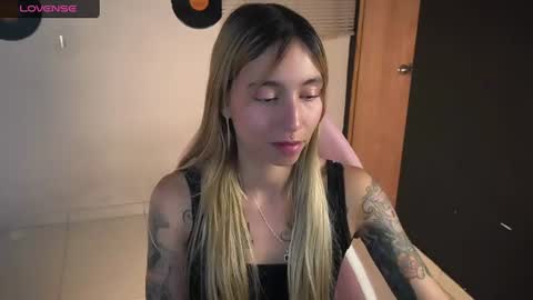 I AM JENN  online show from June 13, 4:10 am