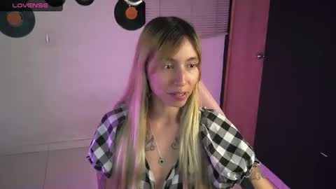 I AM JENN  online show from June 14, 3:52 am