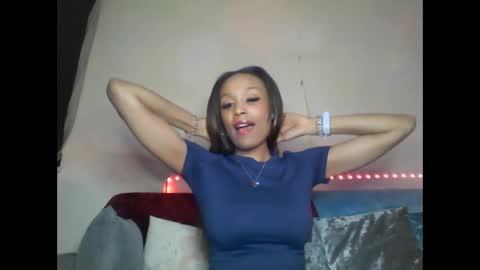 Snapshot of saucy_shanice chatting on February 4, 1:13 am Shaniiice online show from February 4, 1:13 am