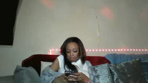 Snapshot of saucy_shanice chatting on February 5, 2:19 am Shaniiice online show from February 5, 2:19 am