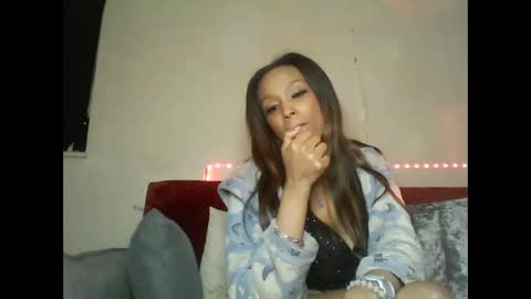 Snapshot of saucy_shanice chatting on February 15, 12:04 am Shaniiice online show from February 15, 12:04 am