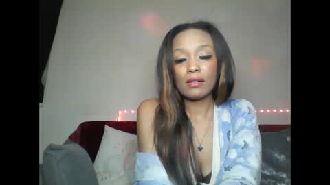 Snapshot of saucy_shanice chatting on February 21, 10:15 pm Shaniiice online show from February 21, 10:15 pm