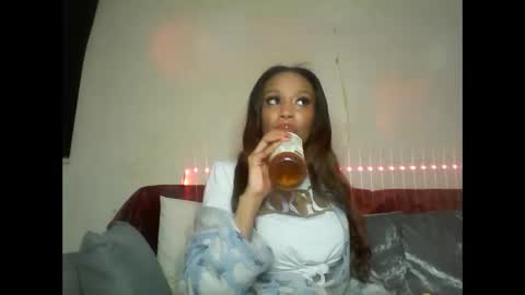 Snapshot of saucy_shanice chatting on March 6, 12:21 am Shaniiice online show from March 6, 12:21 am