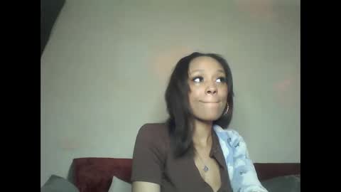 Snapshot of saucy_shanice chatting on September 8, 9:47 pm Shaniiice online show from September 8, 9:47 pm