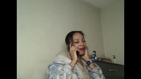 Snapshot of saucy_shanice chatting on November 2, 11:07 pm Shaniiice online show from November 2, 11:07 pm