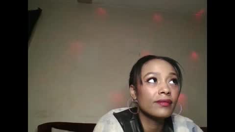 Snapshot of saucy_shanice chatting on November 7, 7:36 pm Shaniiice online show from November 7, 7:36 pm