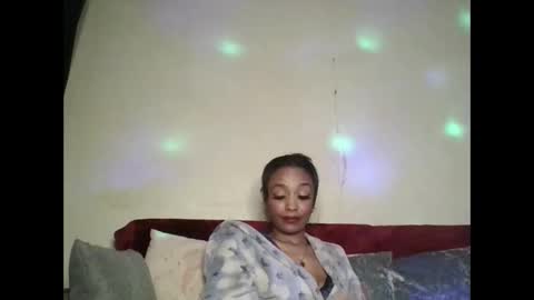 Snapshot of saucy_shanice chatting on November 8, 9:24 pm Shaniiice online show from November 8, 9:24 pm