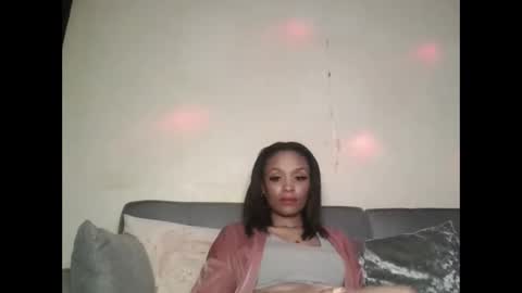 Snapshot of saucy_shanice chatting on November 19, 12:54 am Shaniiice online show from November 19, 12:54 am