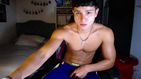 Snapshot of saulomiralles chatting on April 2, 11:02 pm Saulo online show from April 2, 11:02 pm