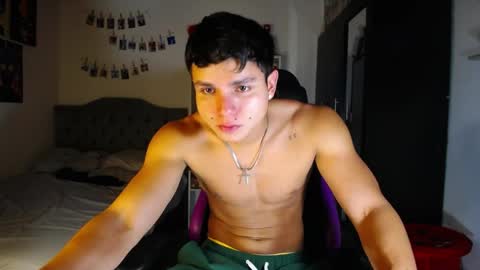 Snapshot of saulomiralles chatting on April 7, 10:20 pm Saulo online show from April 7, 10:20 pm