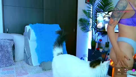   Dela  online show from January 7, 4:42 pm