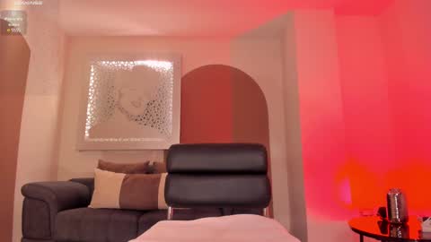 S a v a n n a h  online show from February 15, 10:21 pm