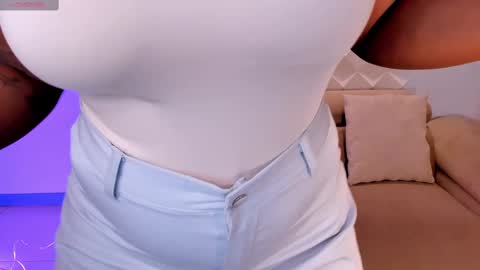 S a v a n n a h  online show from February 23, 12:37 pm