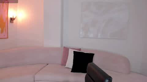 S a v a n n a h  online show from October 19, 5:57 pm