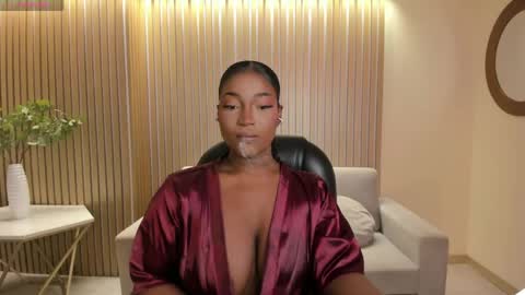 S a v a n n a h  online show from May 31, 9:38 am