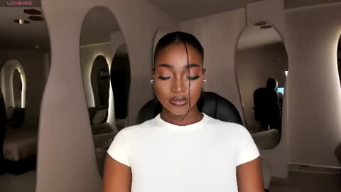 S a v a n n a h  online show from June 11, 12:14 pm