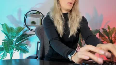 save the qween online show from December 10, 11:22 am