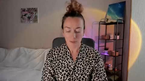 save the qween online show from September 28, 6:30 am