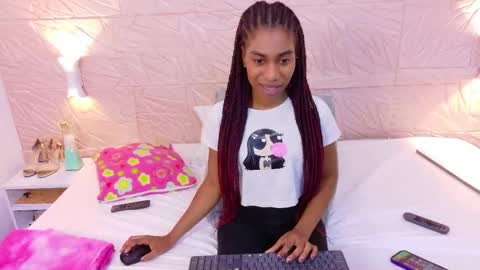 Snapshot of savory_pussy18 chatting on September 27, 1:38 pm savory_pussy18 online show from September 27, 1:38 pm
