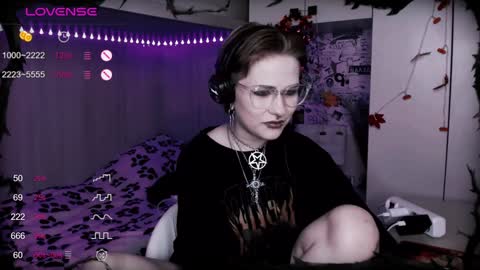 pronoun she. name Mary. age 21. online show from January 14, 12:11 am