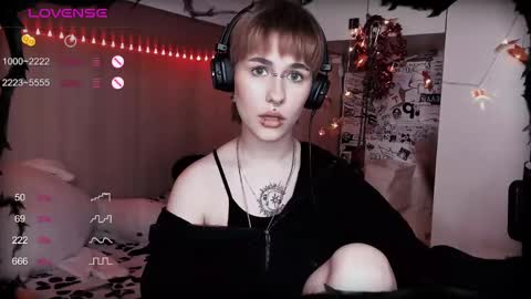 pronoun she. name Mary. age 21. online show from February 16, 3:16 pm