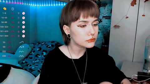 pronoun she. name Mary. age 21. online show from February 23, 8:22 pm