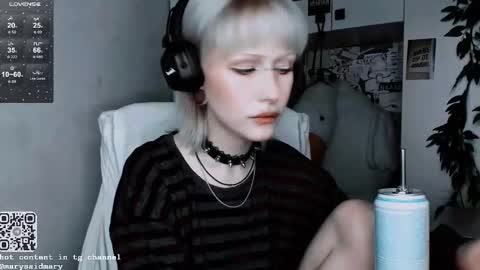 pronoun she. name Mary. age 21. online show from October 19, 4:51 pm