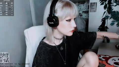 pronoun she. name Mary. age 21. online show from October 24, 2:57 pm