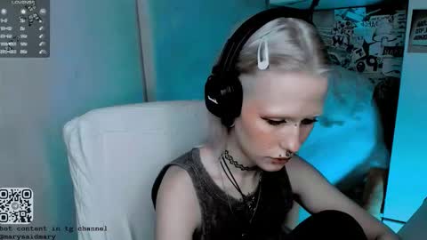 pronoun she. name Mary. age 21. online show from October 29, 4:20 pm