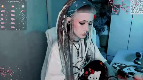 pronoun she. name Mary. age 21. online show from December 5, 4:14 pm