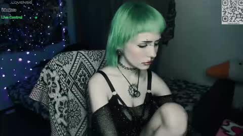 pronoun she. name Mary. age 21. online show from March 11, 11:22 pm