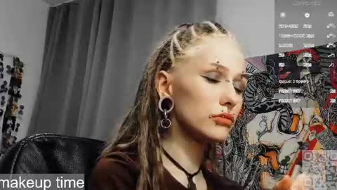 pronoun she. name Mary. age 21. online show from July 13, 10:34 pm