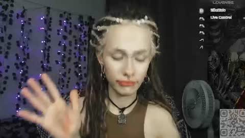 pronoun she. name Mary. age 21. online show from July 26, 8:27 pm